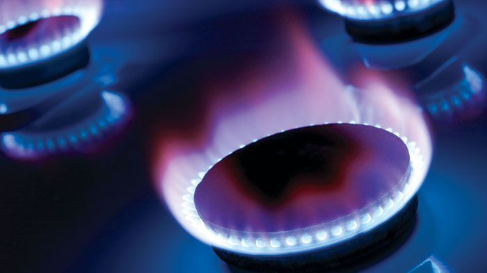 Οι χρήστες του φυσικού αερίου, τόσο οι επαγγελματίες όσο και οι ιδιώτες, ωφελούνται των ιδιοτήτων του καθημερινά και με πολλούς τρόπους.