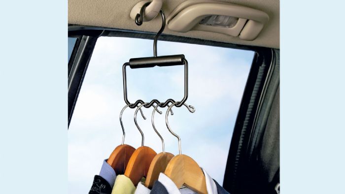 Αποφύγετε να κρεμάτε ρούχα στα παράθυρα του αυτοκινήτου διότι περιορίζουν την ορατότητά σας.  