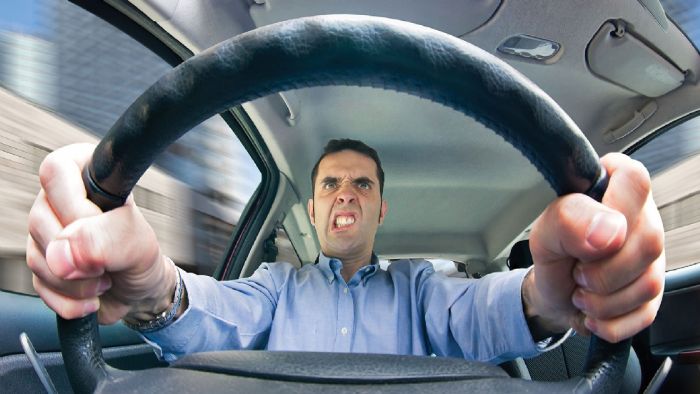 Ο εκνευρισμός στο τιμόνι εγκυμονεί μεγάλους κινδύνους! 