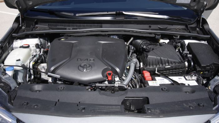 O 1.600άρης diesel κινητήρας απόδοσης 112 ίππων κρύβεται κάτω από το καπό του Avensis.