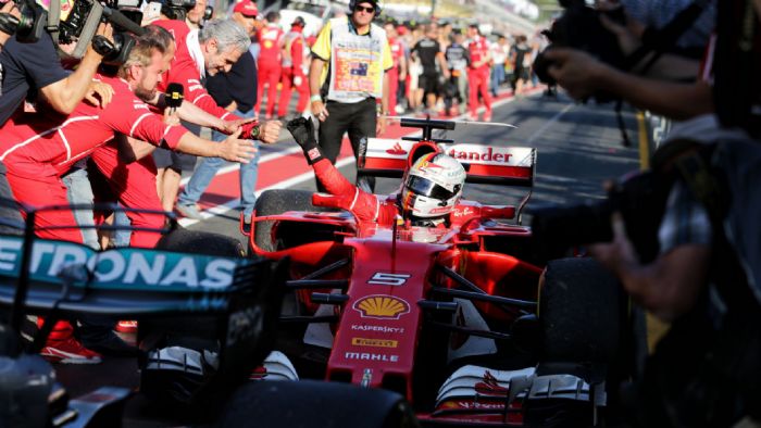 Με το δεξί ξεκίνησαν οι Ferrari και Sebastian Vettel τη φετινή αγωνιστική σεζόν. 