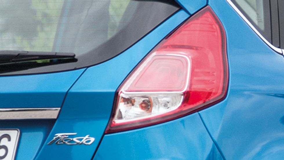 Το Ford Fiesta είναι το πιο επιθετικό από τα τρία, τόσο εξαιτίας του έντονου νεύρου στο πλάι, όσο και των φουσκωμάτων στο καπό.
