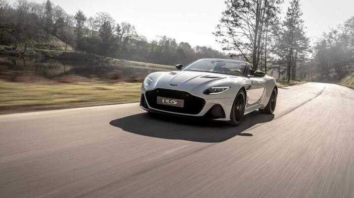 Μετά από πολλούς μήνες δοκιμών η Aston Martin παρουσίασε επιτέλους τη νέα DBS Superleggera Volante.