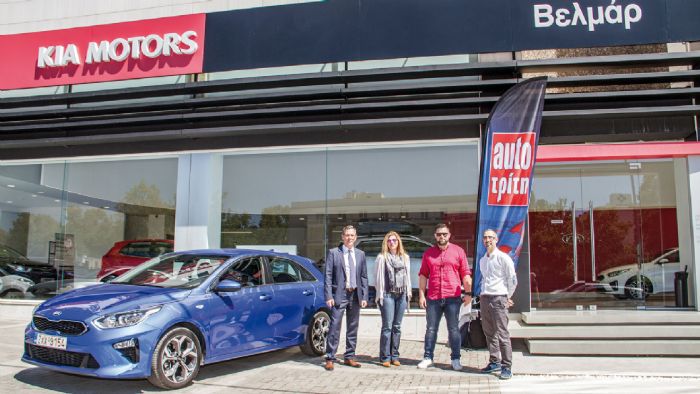 Από αριστερά: Θανάσης Αγγελής, Δ/ντής Δημοσίων Σχέσεων των Hyundai-Kia, 
Μαίρη Παλαιολόγου, PR & Communications Executive της Kia Hellas, Δημήτρης Χριστοπέτρος, νικητής διαγωνισμού Best Car 2019 και 