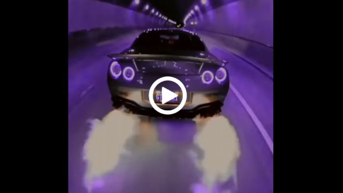 Nissan GT-R πετάει φλογίδια & διεγείρει τα αυτιά μας σε τούνελ!