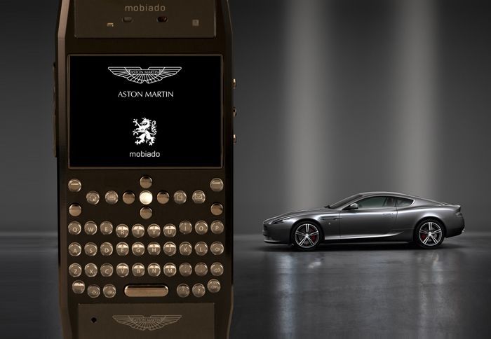 Grand 350 Aston Martin από την Mobiado