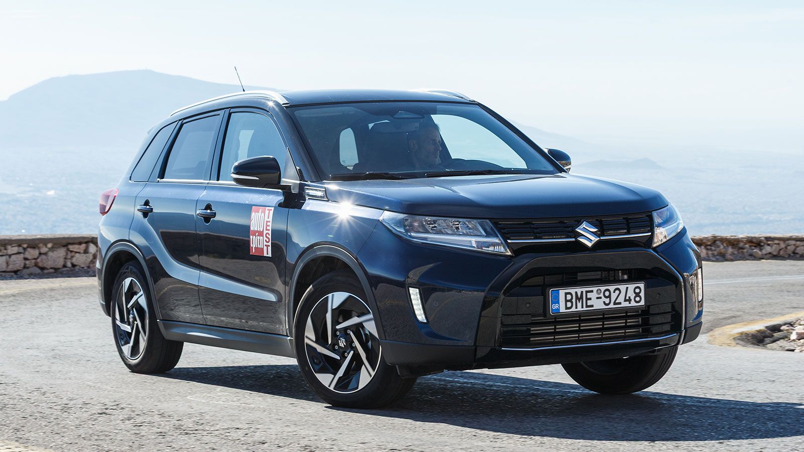Η τελευταία ανανέωση του Vitara έφερε μικρές αισθητικές αλλαγές σε μάσκα, προφυλακτήρες και φωτιστικά σώματα.