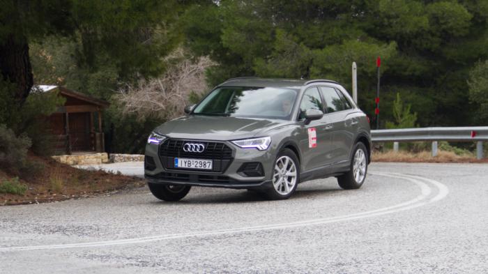 Το Audi Q3 ξεχωρίζει για την οχτάγωνη μάσκα που δεσπόζει μπροστά από τον αιχμηρό προφυλακτήρα, τα εντυπωσιακά LED φώτα και τους τονισμένους «ώμους», έχοντας και την κουπεδίζουσα παραλλαγή Audi Q3 Spor