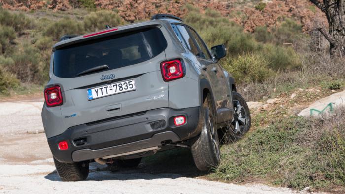 Ικανότατο ως off-road, το Renegade της PHEV έκδοσης διαθέτει 11 προγράμματα παραμετροποίησης για την οδήγηση, το υβριδικό σύνολο και την τετρακίνηση.