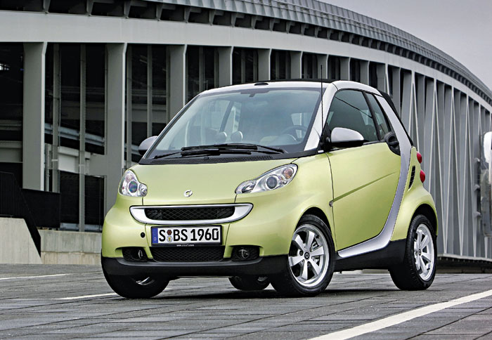 Το νεανικό και ξεχωριστό χαρακτήρα του smart fortwo επιτείνει ακόμη περισσότερο η περιορισμένης παραγωγής νέα έκδοση με την ονομασία «edition limited three»