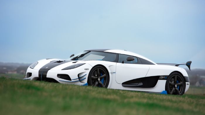 Η Agera RS1 κινείται από έναν V8, 5.0 λτ. με δύο τούρμπο απόδοσης 1360 ίππων.