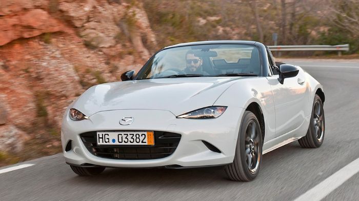 Το Fiat 124 Spider θα φέρει το DNA του MX-5 (φωτό) και θα παρουσιαστεί είτε το Σεπτέμβριο στην έκθεση της Φρανκφούρτης είτε το Νοέμβριο στην αντίστοιχη του Λος Αντζελες.