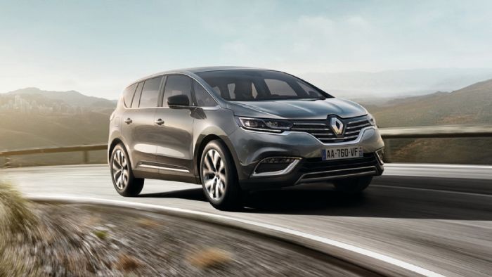 H Renault εμπλουτίζει τη γκάμα του Espace MY 2017 με το νέο κινητήρα βενζίνης TCe 225, το οποίο συνεργάζεται με 7τάχυτο αυτόματο κιβώτιο, προσφέροντας μέση κατανάλωση 6,8 λτ./100 χλμ. (στην εικόνα είν