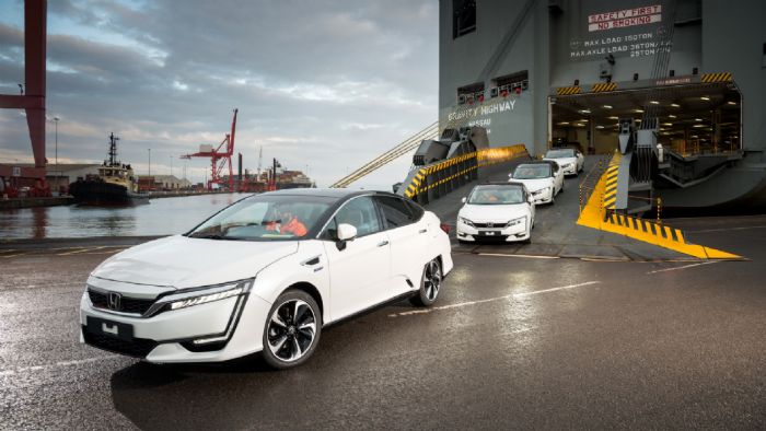 Το νέο Honda Clarity FCV κατέφθασε στην Ευρώπη. Το υδρογονοκίνητο όχημα πωλείται στην Ιαπωνία από το Μάρτιο, ενώ τα έξι πρώτα αντίτυπά του έφτασαν στο Λονδίνο και την Κοπεγχάγη