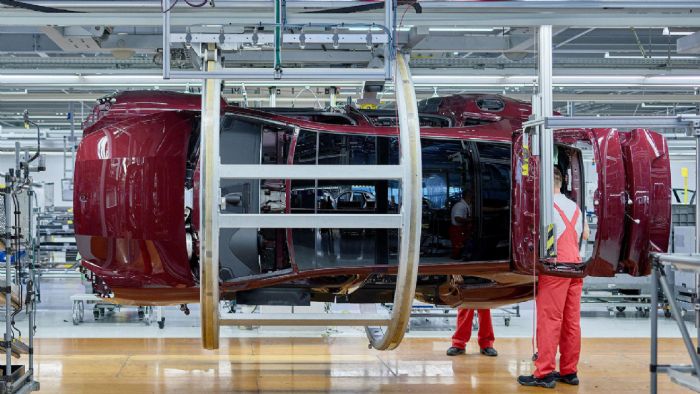 Για να είναι το εργοστάσιο της Λειψίας έτοιμο να υποδεχθεί το νέο μοντέλο, η Porsche έπρεπε να επενδύσει 500 εκ. ευρώ.