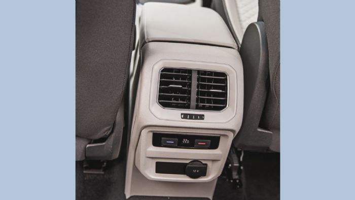 Η ύπαρξη αεραγωγού για το πίσω μέρος της καμπίνα εξυπηρετεί την γρηγορότερη και καλύτερη ρύθμιση της θερμοκρασίας (εδώ το VW Tiguan).