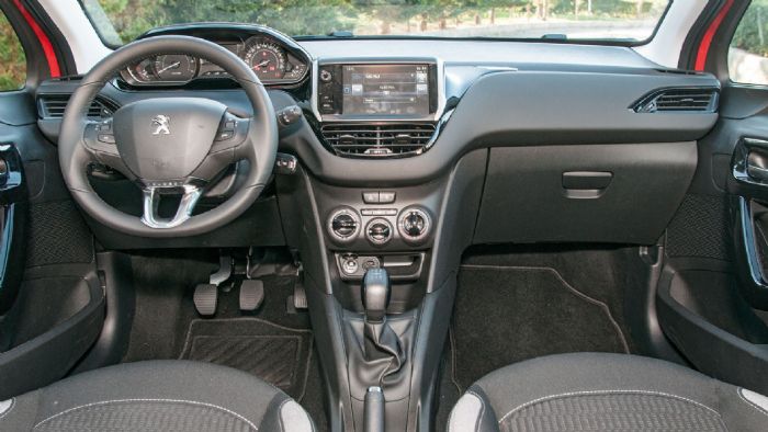 Το ιδιαίτερο αισθητικά εσωτερικό του Peugeot 208 διακρίνεται και για την ποιότητα κατασκευής του.