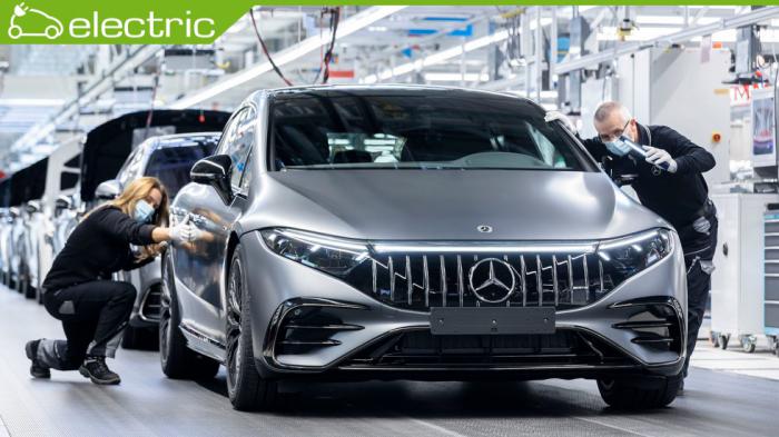 Βλέπετε την Mercedes-AMG EQS 53 4MATIC+.