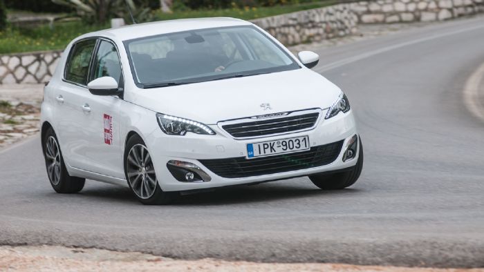 Το Peugeot 308 ξεχωρίζει με την «γαλλική ανάρτησή του» η οποία είναι μαλακή όσο πρέπει για να απορροφά τις λακκούβες, όμως και να μην αφήνει μεγάλες κλίσεις ώστε να μπορείς να στρίβεις γρήγορα. 