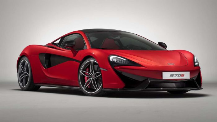 Η McLaren 570S εφοδιάζεται από 3,8 λίτρων twin-turbo V8 κινητήρα βενζίνης με 570 άλογα ισχύος και 600 Nm ροπής