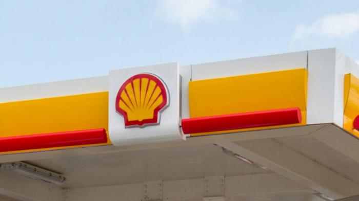 Shell: Κλείνει 1.000 πρατήρια για να επενδύσει σε σταθμούς φόρτισης 