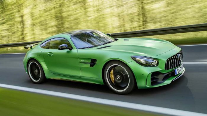 Η Mercedes AMG GT R χρειάζεται μόλις 3,6 δλ. για το 0-100 χλμ./ώρα και η τελική της ταχύτητα αγγίζει τα 318 χλμ./ώρα.	