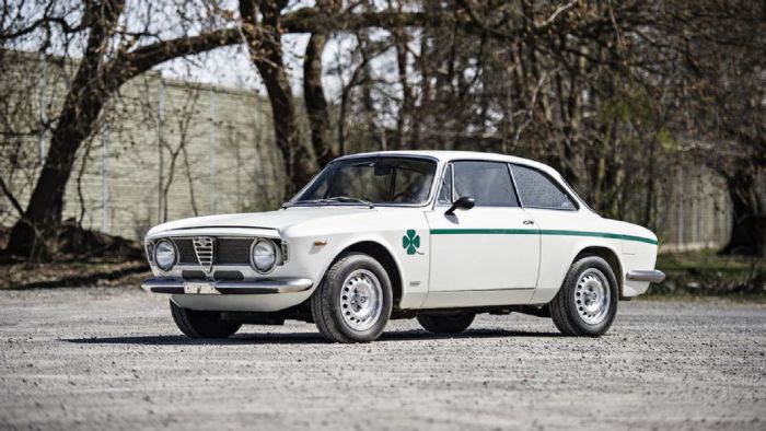 Μια εξαιρετικά σπάνια Alfa Romeo Giulia GTA 1300 Junior Stradale βγαίνει στο σφυρί από τον οίκο Bonhams.