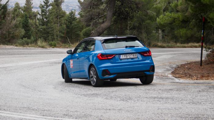 Ειδικά στην S-Line έκδοση, το A1 Sportback έχει ακριβές turn-in, ικανοποιητικό σε αίσθηση τιμόνι και άμεσες αντιδράσεις, παρουσιάζοντας μία ευχάριστη και ουδέτερη σε καθεστώς πίεσης συμπεριφορά.