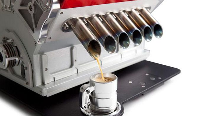 Με τις μηχανές Espresso Veloce Serie Titanio μπορείτε να λάβετε μια… γεύση από F1, αφού έχουν κατασκευαστεί σε αντιγραφή των κινητήρων της Φόρμουλα 1.