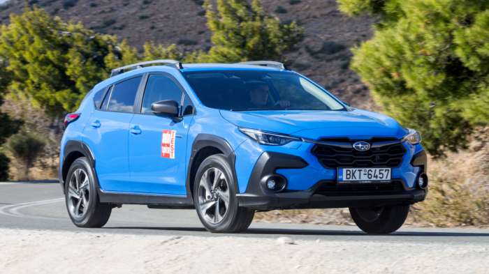 Το Subaru Crosstrek σιδερώνει-καταπίνει κάθε ανωμαλία, χωρίς θόρυβο και κυρίως χωρίς κανένα τράνταγμα να φτάνει στους επιβάτες.