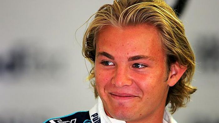 Στο GP Αμερικής για τη F1 ο Rosberg της Mercedes πήρε την pole position εν όψει του αυριανού αγώνα.
