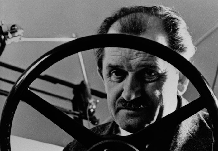 Από πολλούς ο καθηγητής Ferdinard Porsche θεωρείται ως ο καλύτερος μηχανικός-κατασκευαστής αυτοκινήτων του 20ου αιώνα.