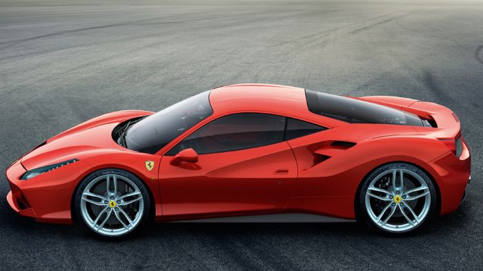 Η επιρροή της LaFerrari στο εμπρόσθιο τμήμα της 488 GTB είναι παραπάνω από εμφανής, ενώ έντονα «γλυπτό» είναι το προφίλ του νέου οχήματος.