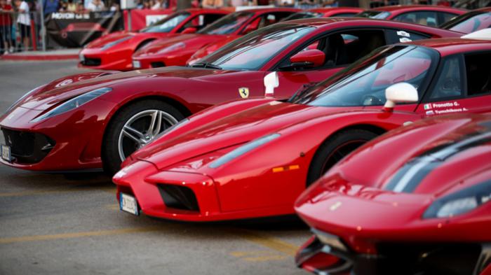 Ferrari Road Show: Βραβείο στον Πειραιά για την «απόβαση» των Passione Rossa 