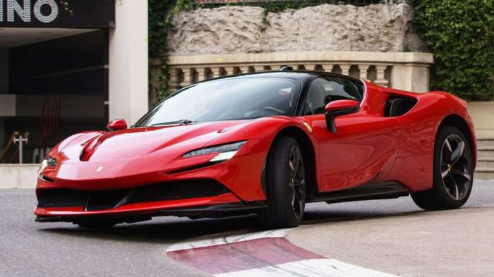 Εγγύηση στις Plug-in Ferrari καλύπτει 2 αλλαγές μπαταρίας 