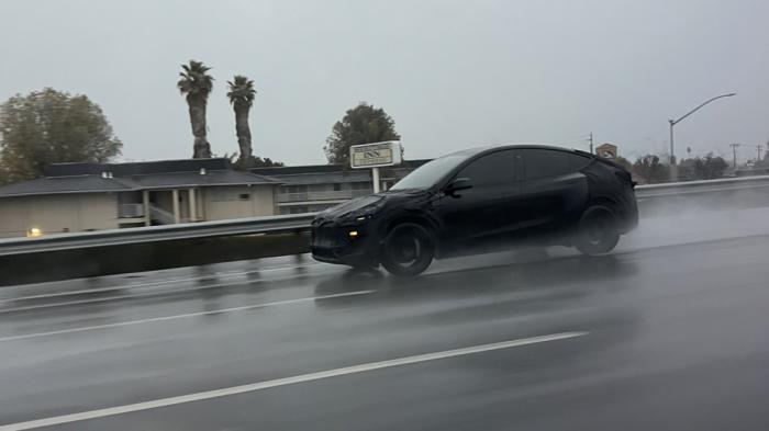 Στα «πράσα» πιάστηκε το Tesla Model Y Juniper  