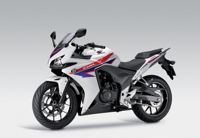 Το CBR500R είναι το πιο sport από τα τρία, επηρεασμένο αισθητικά (αλλά όχι μόνο) από το CBR 1000RR.