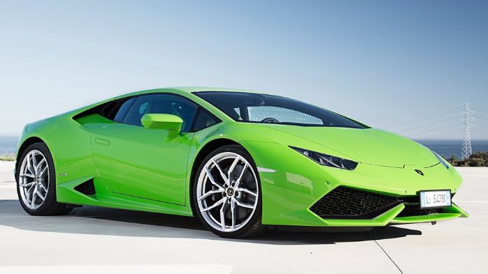 Η Lamborghini κατά τα φαινόμενα εξελίσσει δύο πισωκίνητες εκδόσεις της Huracan (στη φωτό η 4κίνητη). Μία φθηνότερη, την LP 610-2 και μια κορυφαία, την Superleggera.