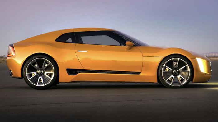 Το νέο Kia GT4 Stinger concept «πατά» σε 20άρες ζάντες αλουμινίου και διαθέτει στοιχεία από ανθρακόνημα, όπως ο μπροστινός splitter, κάτω από τον προφυλακτήρα.	