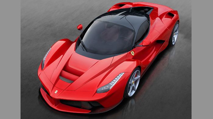 Η LaFerrari δρόμου (φωτό) έχει ισχύ 800 ίππων, κάνει το 0-100 σε 2,9 δλ., και έχει τελική ταχύτητα πάνω από 350 χ.α.ω.