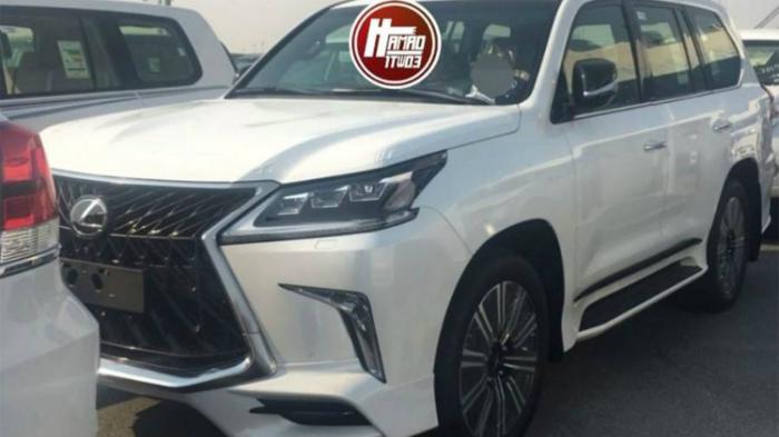 Στη δημοσιότητα ήρθαν εικόνες από το Lexus LX570 Superior, λίγο διάστημα μετά την πρώτη γεύση που πήραμε από το συγκεκριμένο μοντέλο.