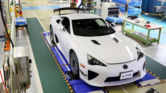 Tο Lexus LFA παρουσιάστηκε τον Ιούνιο του 2010, ανακοινώνοντας ότι πρόκειται να κατασκευαστούν μόνο 500 μονάδες.