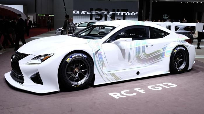 Η Lexus RC F GT3 εξοπλίζεται με ένα φαρδύ body kit για την καλύτερη και πιο σωστή αεροδυναμική.