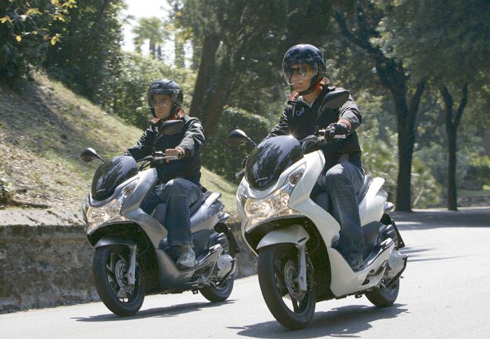 Ειδικότερα η τιμή του PCX ανέρχεται πλέον στα 2.590 ευρώ, 110 ευρώ χαμηλότερα.
