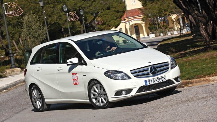 Η Mercedes B200 ξεχωρίζει για την κορυφαία ποιότητα κύλισης που προσφέρει, αλλά και την ανάλογη ενεργητική ασφάλεια.