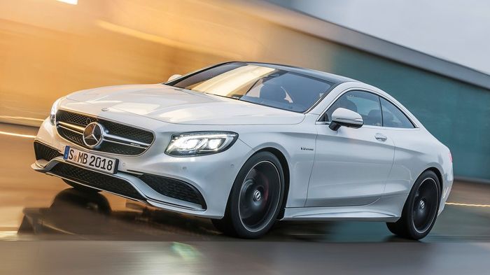 Κάτω από το καπό της Mercedes S63 AMG Coupe βρίσκεται ο 5,5 λτ. V8 twin-turbo κινητήρας, ο οποίος αποδίδει 585 ίππους και 900 Nm ροπής.