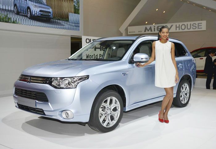 To νέο Mitsubishi Outlander PHEV δανείστηκε την τεχνογνωσία του πρωτότυπου μοντέλου PX-MiEV.
