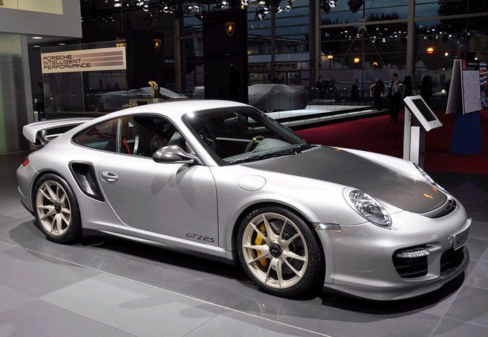 Η 911 GT2 RS των 245.000 δολαρίων απευθύνεται σε λίγους. Η Porsche θέλει να επενδύσει σε ένα νέο supercar που θα είναι ακόμη ακριβότερό