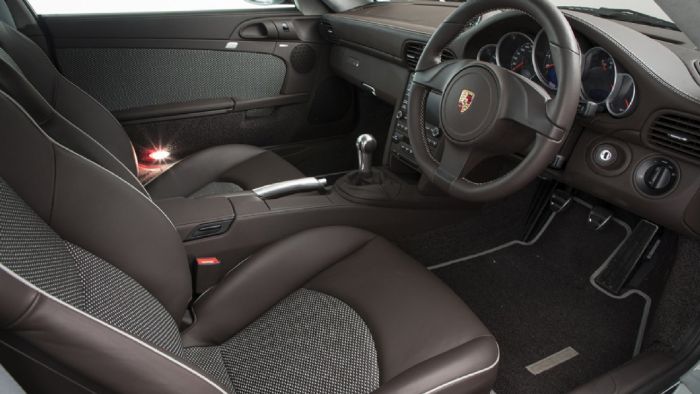 Η Porsche μετά την Panamera S Hybrid-E, αποφάσισε να επεκτείνει τη χρήση ηλεκτροκινητήρων στα μοντέλα της μέχρι το 2017, ώστε να διατίθενται όλα και σε υβριδικές εκδόσεις.
