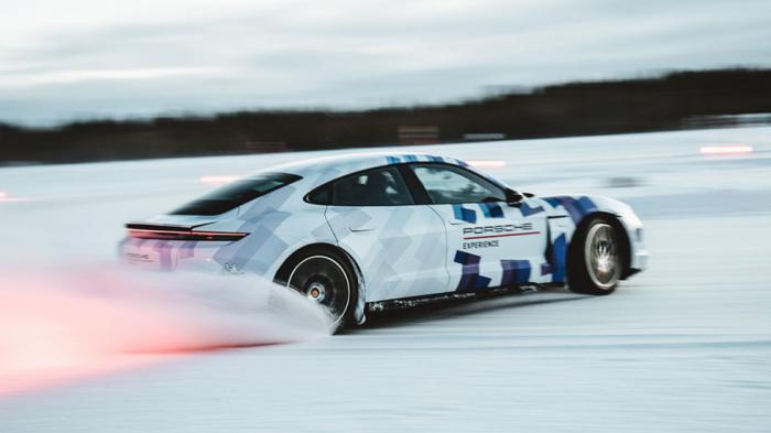 Porsche Taycan έσπασε ρεκόρ για το μεγαλύτερο drift με ηλεκτροκίνητο 